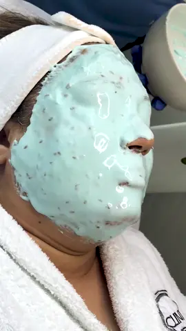 Who misses seeing our #facial videos? 🙋‍♀️ #aesthetician #casmara #facemask #maskoff #clinic360 #oddlysatisfying #beauty #fy #foryou #skincare #skin