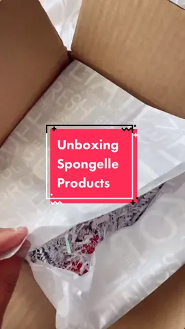 unboxing my @spongelle package and wowowow everything smells so good and I can’t wait to try them // review coming soon #bodycare #skincare #unboxing