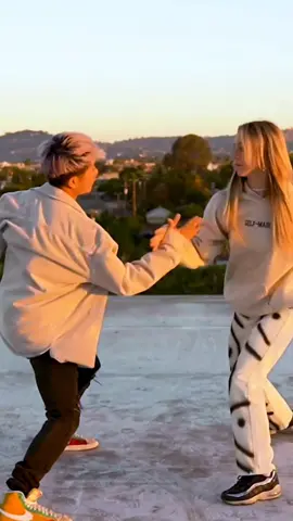 S T A Y ✋🏼 @thekidlaroi @justinbieber @jordanmalixi (following people who spam comments!)