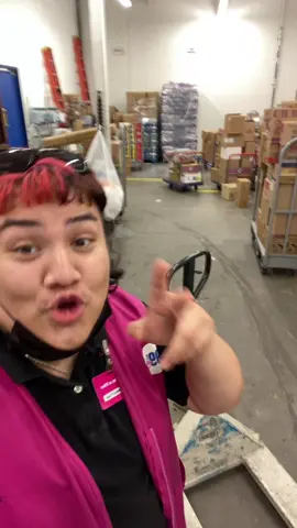 Asi se usa un #palletjack pa los q no saven paque es #fypシ #fy #viral #99 #wearhouse #cuh 📦 #joke