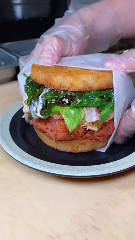 Who wants a sushi burger? #sushi #burger #DontSpillChallenge #vegas #lasvegas #vegasfood #lasvegasfood #food #Foodie #tiktokfood #foodtiktok #fish
