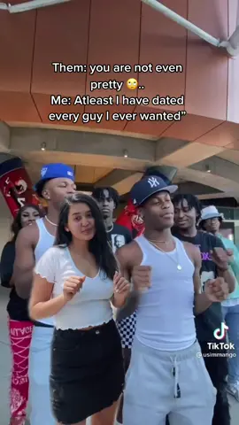 And I tried my best not to block the middle guy #greenscreenvideo #fypシ 💆🏻‍♀️🤭