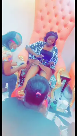 Mise en beauté des mains et des pieds au Duchess Garden… #tiktok #challenge #pedicure #manucure