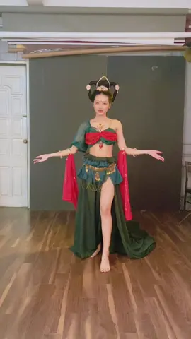 Dạy cô gái múa trong 5p. Cũng coi như là có tư chất 🥰#thaovycotrangshop