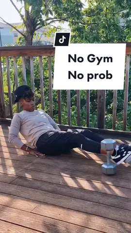 #nogymnoproblem #athomeworkout #homeworkout #fitnessmotivation #fullbodyworkout #queerfitness #lgbtfitness #weoutside #fypシ