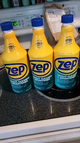 Annoyed this won't show on video.. I'll have to post pics I guess. Also sorry my dogs are so furry And shedding 😂 #zep #CleanTok #cleaning