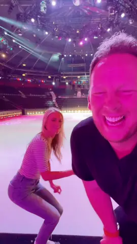 #hitmebabyonemoretime @tuesdaybridgman rocking the dance moves 🤣😂 @dancerdudejay living his #britney fantasy #MaybellineSwipeIt #bpb125 #hotice 😂