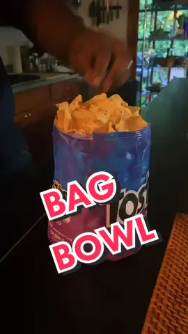 YOU MAY HAVE SEEN THIS BEFORE BUT I HAD TO CONFIRM IT ACTUALLY WORKS. #FoodHack #Hacks #Food #Salsa #Chips #Happy #FactOrCap #Tiktok