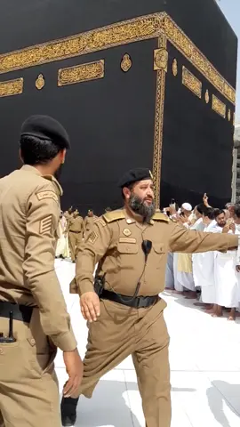 Alhamdulillah sempat cium Hajar Aswad 2 kali.