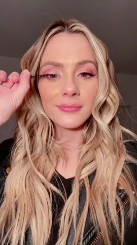 Name a better feeling… #opportunity #fakelashes #unready *don’t mind my left over overdrawn lip liner*