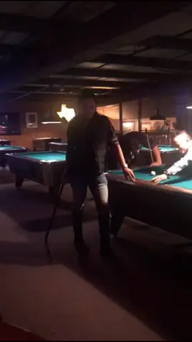 How to play billiards 😂😂 @silvaeline #fypシ #funnyvideos #funnyy #engraçado #friends #amigos #billiards #sinuca #play #jogar #dancing #danca