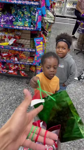 Cason got me a gift....😍❤️ I love this kid!! “You have to whisper in my ear..😂😂🤣 H2O? @koolcasen  #foryou #education #bodegachallenge
