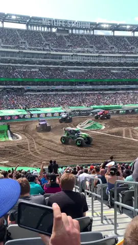 @monsterjam what a great Sunday! #monsterjam #monstertrucks #gravedigger #metlife #stadium