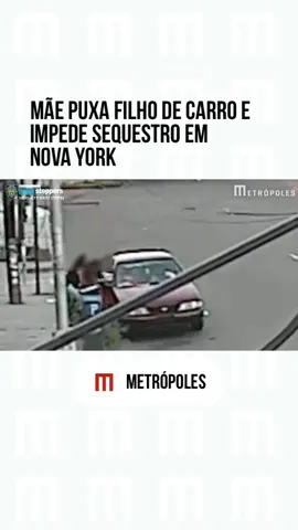Mulher conseguiu tirar o filho de dentro do veículo do sequestrador, que fugiu em seguida com o comparsa #TikTokNotícias #eua