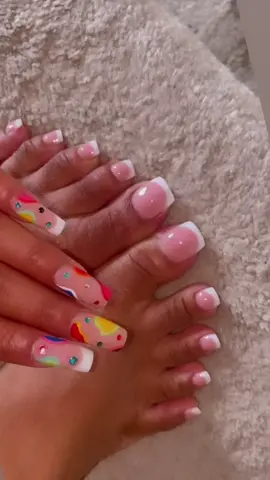 Mani pedi appreciation!😍 I dont play about my toes at all!
