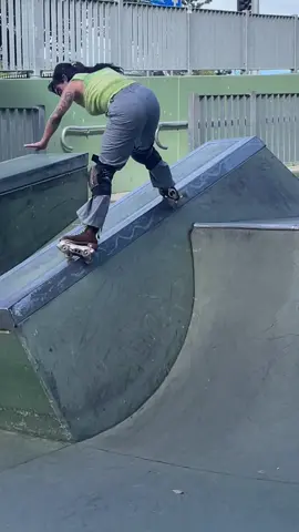 Alll of this just for that ahha. My bum isn’t okay lol #rollerskater #skatepark #rollerskating #skating #bail #fail #fyp #moxi #moxirollerskates