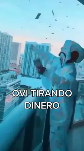 #ovi tirando dinero en miami