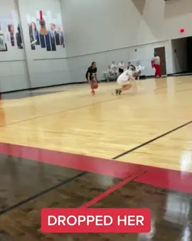 NOOOOO 😂 (londonwooley/IG) #ankles #basketball #girlsbasketball #foryoupage #shoutoutot #dropped