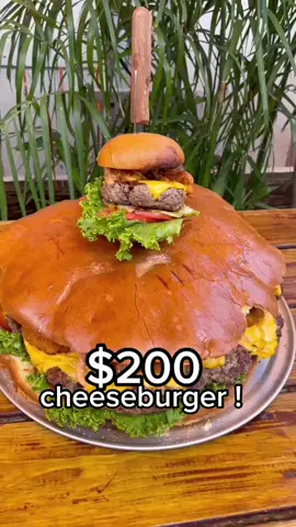 Giant cheeseburger!!! #ChiliDogYumPlz #foryou #fyp #tiktokfood #viral #burger