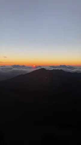 Sunrises at the top of a volcano > #hawaii