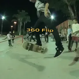 360 flip 🤯 #skate #Skateboarding #skatista #treflip #360flip