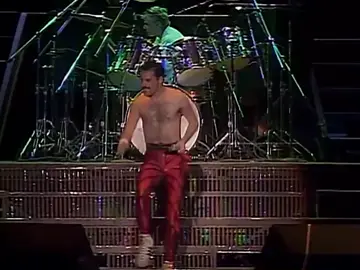 Fredie dançando é tudo pra mim#freddiemercury #queenband #freddiekingmercury #fyyy