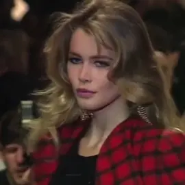 #pradacolor #model #woman #клаудияшиффер #ClaudiaSchiffer #90s