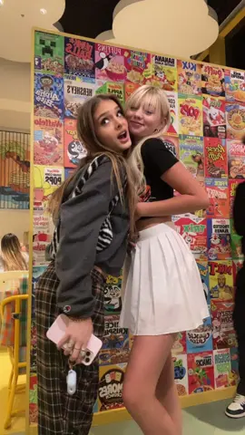 Love her @brightonsharbino  and then there is Blake in the back haha @blakethegoatt