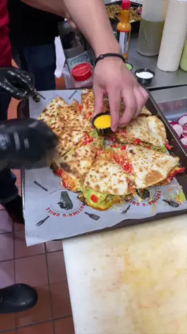 When pizza and quesadillas collide 🔥 #tiktokfood #fyp #foryoupage #JetPuffedSmourth #MakingTheCut #GetYourJeansOn