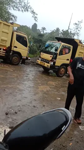driver muda##driver sawit##trukkalimantan ##truklovers ##truksawit bawa betanang hari hujan😃
