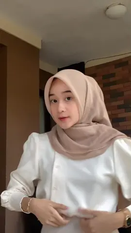 Ada mobil lewat auto diem