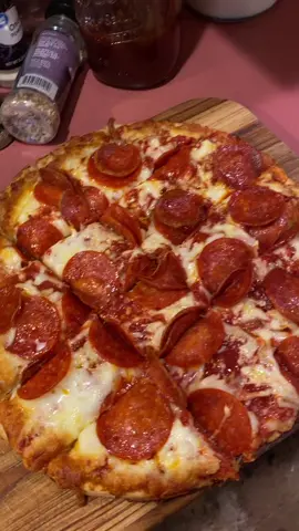 That Wisconsin cut tho… #pizza #wisconsin #alaska #pizza #dinner #SHEINcares