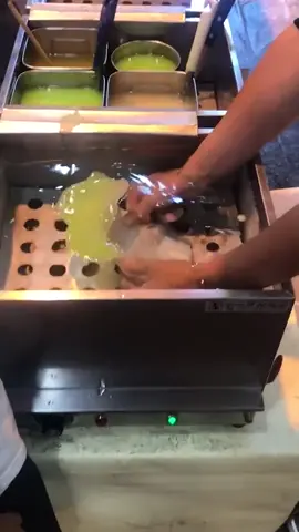 A lesson in fake lettuce… 🤯🤔 #weirdtok #blackmagic #waxcreation #oddlysatisfying 🎵:Black Magic - @jonasuofficial 🎶