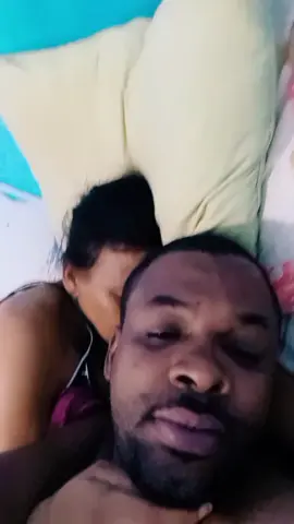minha mulher dormindo e dizendo que não