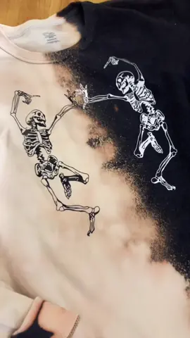 getting ready for Halloween with some dancing skellies #spookyseason #happyhalloween #StyleSnap #PerfectMarcJacobs #halloweensweatshirt #halloweentime