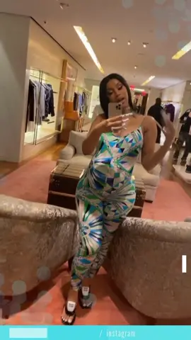 #CardiB shows off her baby bump! Details in video. #bardigang #fashioninspo #fitcheck #celebrity #fashion #fashiontiktok #fashionfavorites #pregnancy