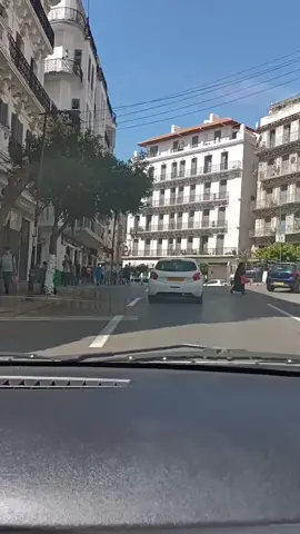 جولة في شوارع الجزائر العاصمة
