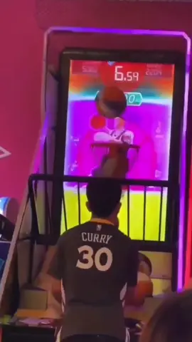 Do you use the backboard or swishing?  😳 #popashot #amazing #how #legend (zizong0701 / IG) #basketball #incredible #sports #highlight #impressive