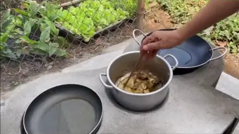 Có cái bếp này làm món nhộng rang cứ phải gọi là ngon nhức nách. Học thầy Locfuho được mấy bữa là làm thành công luôn này các bác