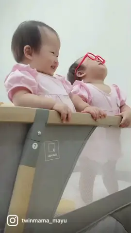 แว่นแดงๆจะไว้ใจได้ก๊าา ❤️😍 #ฝาแฝด #ลูกแฝด #แม่ลูกแฝด #เด็กน่ารัก