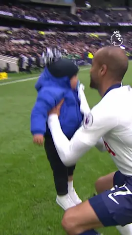 Lucas Moura with the wholesome content 🥺 #PremierLeague #Spurs #LucasMoura