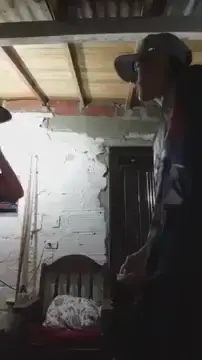 #medellin #colombianadas #tiktokviral #risa #funnyvideo #español Cucho me da 1 Litro de papa 😅 Trajo el envase?  Jajajajajaja #arerirunpoco