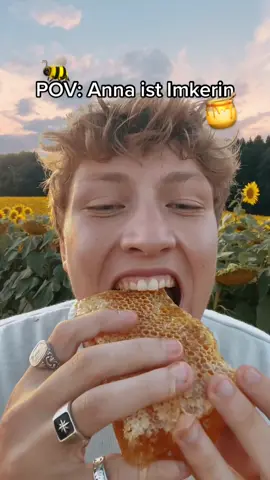 Meine ganze ForYou ist einfach voll damit😂😂 @anna.antonje Probier gerne auch mal Honig 🍯🐝 #annaantonje #biene #honig #waabe #asmr