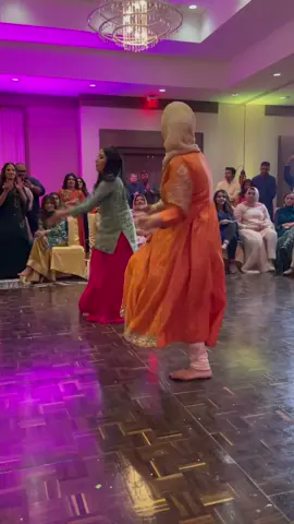 Ek do teen with @thehungrycoder✨ #fyp #desi #weddingtiktok #mehndi #sangeet #desitiktok #bollywood #bollywooddance #dancetiktok #OOTD #fitcheck