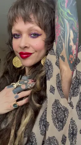 Quick Red Lip. Products Purple @nyxcosmetics Psychedelic @urbandecaycosmetics Dynamo #blackopal #beautyover40 #quickmakeup #ud247 #howto