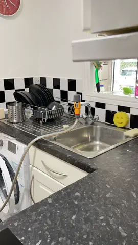 Keeping on top of the kitchen🙃 #fyp #cleaningtiktok #cleaning #CleanTok #kitchentidy #kitchentidy