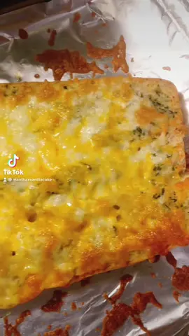 Spaghetti with homemade sauce & garlic cheesy bread #SmartfoodClub #neverstopexploring #pasta #fypシ #foryoupage #fy #pov #smiling #food #Foodie #yum