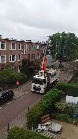 Legen ondergrondse containers #cleaning #vuilnis #garbage #thehague #denhaag #070 #thenetherlands #nederland #noordpolderbuurt