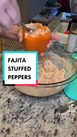 Family dinner time! Let me know if y’all try it 🤍 #FoodTok #Foodie #dinnerrecipe #fajita #foodies #dinneridea #familydinner #yummy