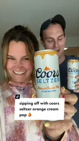 sipping off with #coorslight seltzer orange cream pop!!! 🧡🧡🧡🧡🧡 #coorslight #coorsseltzer #coorsorangecreampop #seltzerreview
